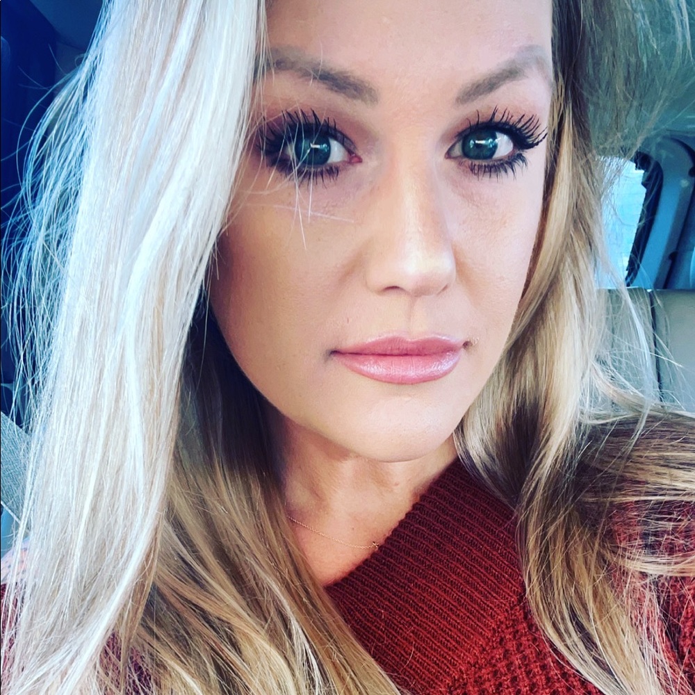 Meet your Posher, Ashley